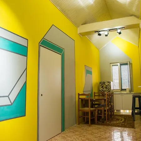 Our Way Guest House&hostel Couette-café Shkodër