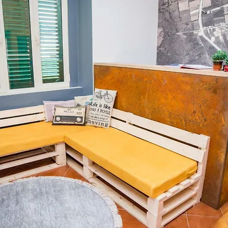 Our Way Guest House&hostel Couette-café Shkodër