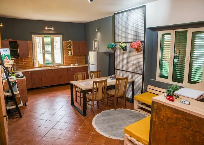 Oda ve Kahvaltı Our Way & Shkodër