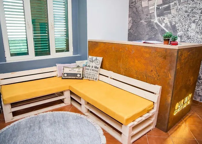 Our Way & Oda ve Kahvaltı Shkodër