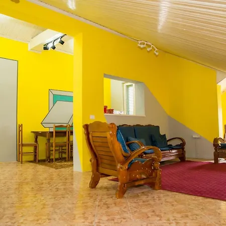 Our Way & Bed and Breakfast Σκόδρα